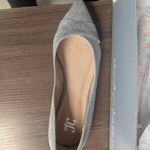 JC Winslo gray suede flats, size 7.5, new in box